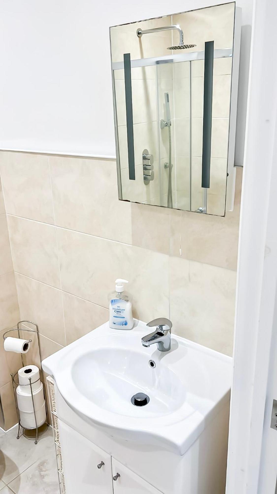 Charming 2-Bedroom Flat In Shepherd'S Bush, Near Hammersmith London Ngoại thất bức ảnh